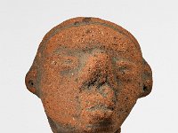Ame Ker 104  Ame Ker 104, , Mexiko, Zentrales Hochland, Azteken, Postklassische Periode, ca. 1250-1521 n. Chr., Fragment einer Figur, Ton, H 4 cm, B 3,8 cm : Museumsfoto: Claus Cordes, Bestandskatalog Ethnologie